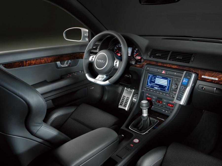 Интерьер Audi RS4 Avant (B7, 8E) 2006 года  (WW) (фото 30 из 49)
